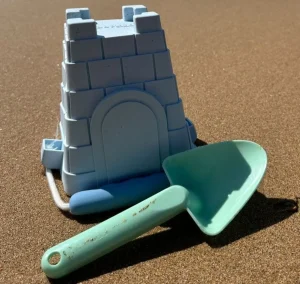 Coast Kids Beach>Clovelly Blue Silicone Sand Castle Bucket with Bright Blue Handle