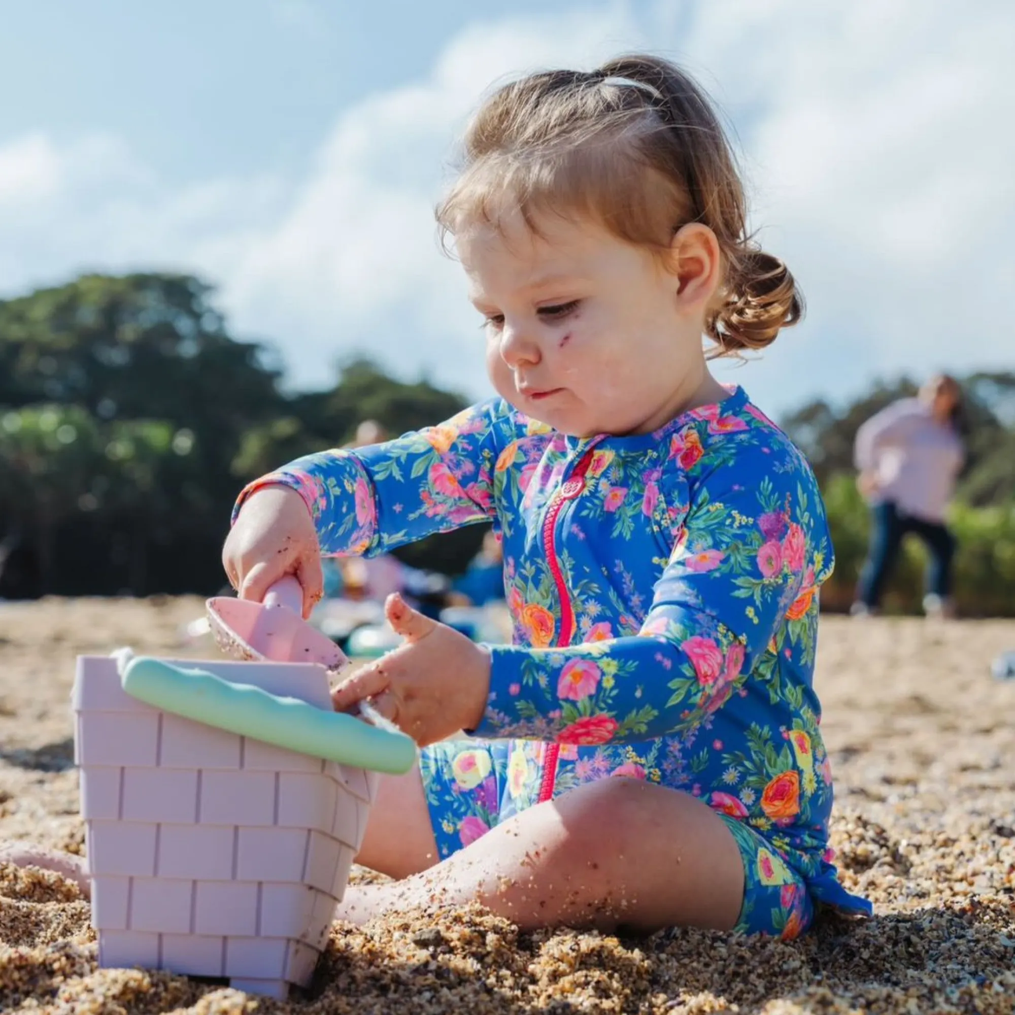 clovelly_lilac_silicone_s_2.webp Coast Kids Beach>Clovelly Lilac Silicone Sand Castle Bucket with Mint Handle