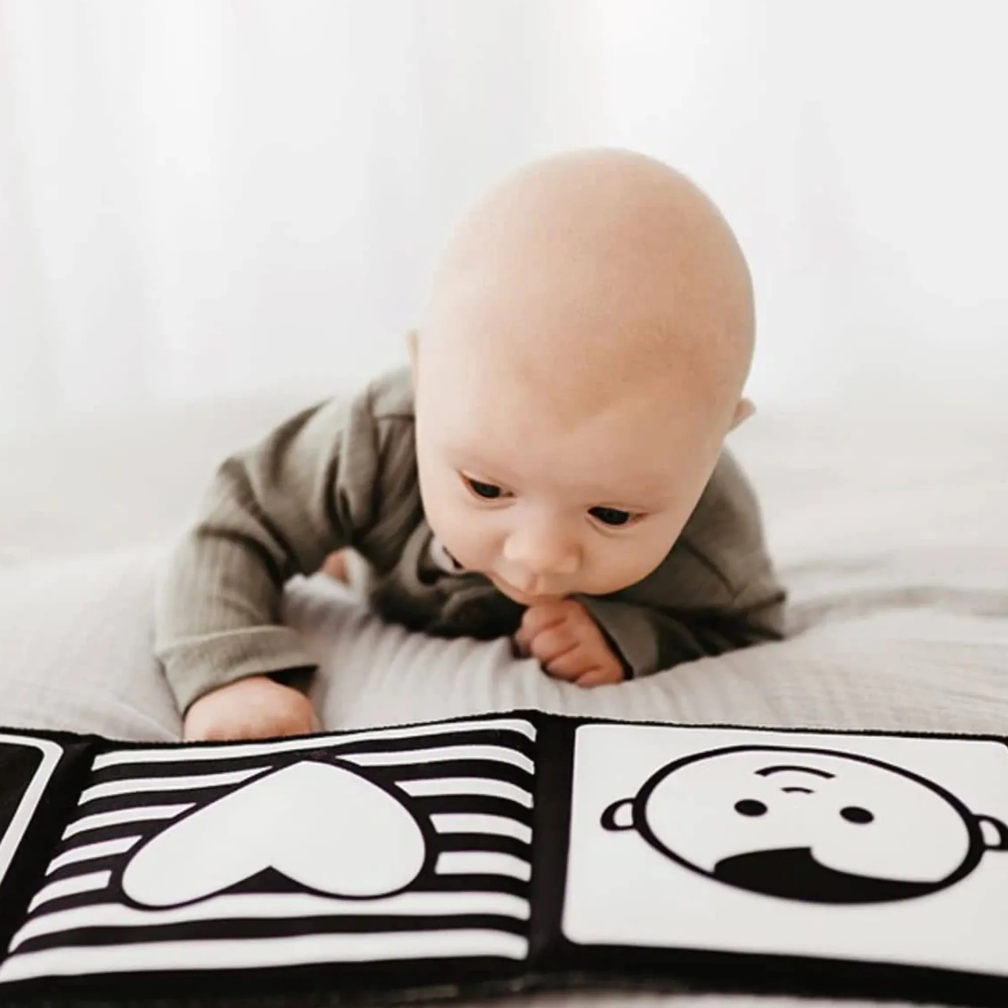 faces_for_baby_cloth_book_0.webp Mesmerised Eco | Books>Faces for Baby Cloth Book - 0+