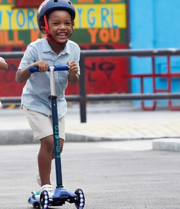 Micro Scooters Things That Go>Micro Maxi DELUXE LED Wheels - 5 to 12 years (multiple colours)
