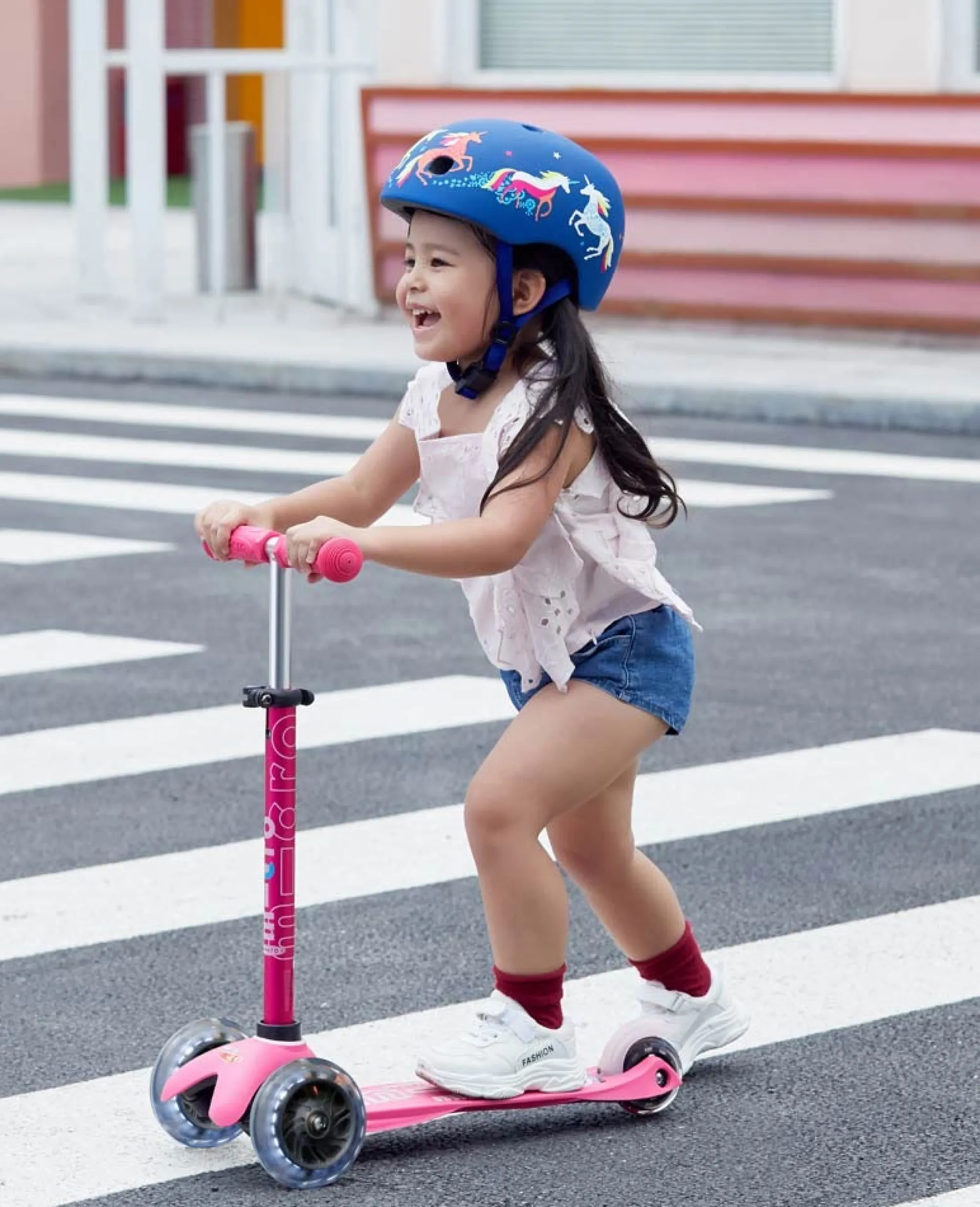 micro_mini_deluxe_led_whe_4.webp Micro Scooters Things That Go>Micro Mini DELUXE LED Wheels - 2 to 5 years (multiple colours)
