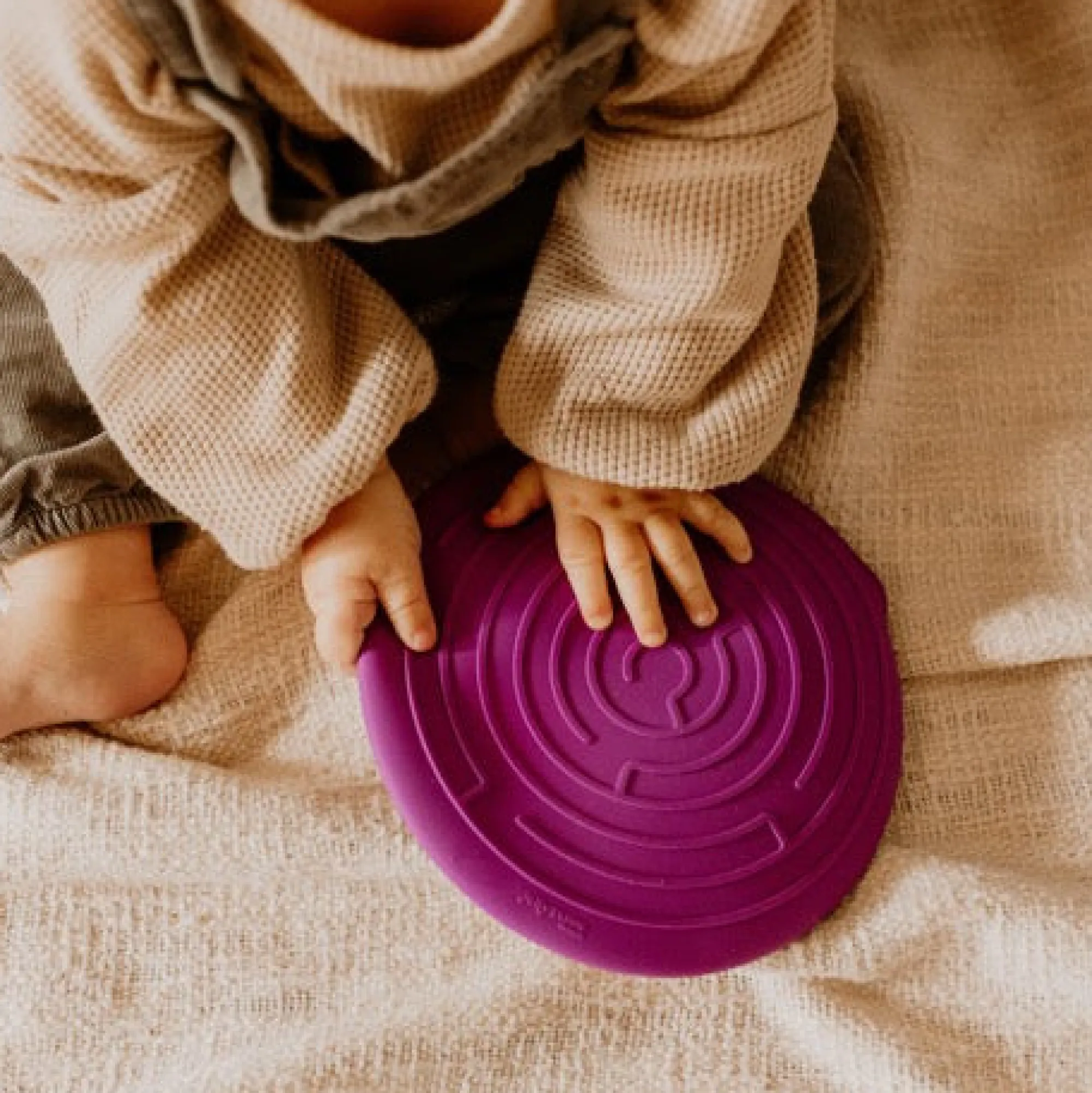 peekaboo_sensory_bag__m___7.webp Jellystone Travel | Sensory>Peekaboo Sensory Bag - 18M+ (3 styles)