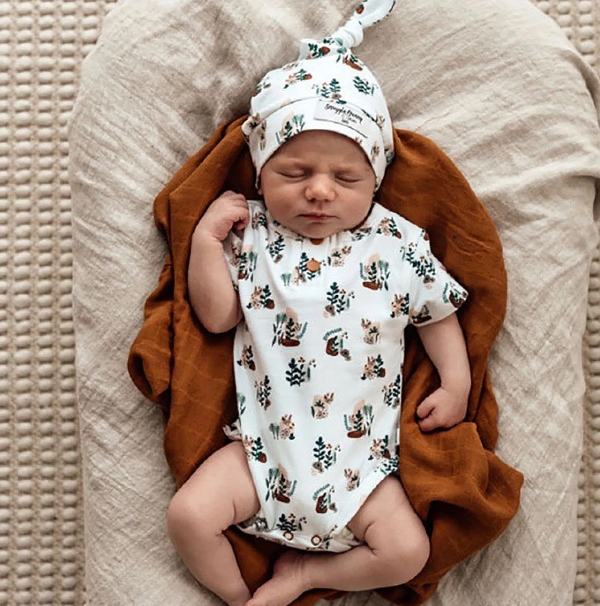 snuggle_hunny__arizona_sh_1.webp Snuggle Hunny Outlet>- Arizona Short Sleeve Bodysuit - Newborn 0000